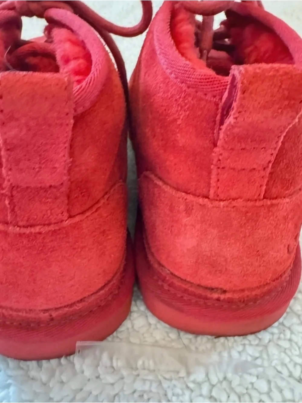 UGG chic red